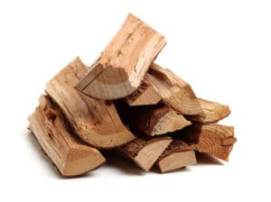 catasta di legna di faggio tra le migliori qualità di legna da ardere